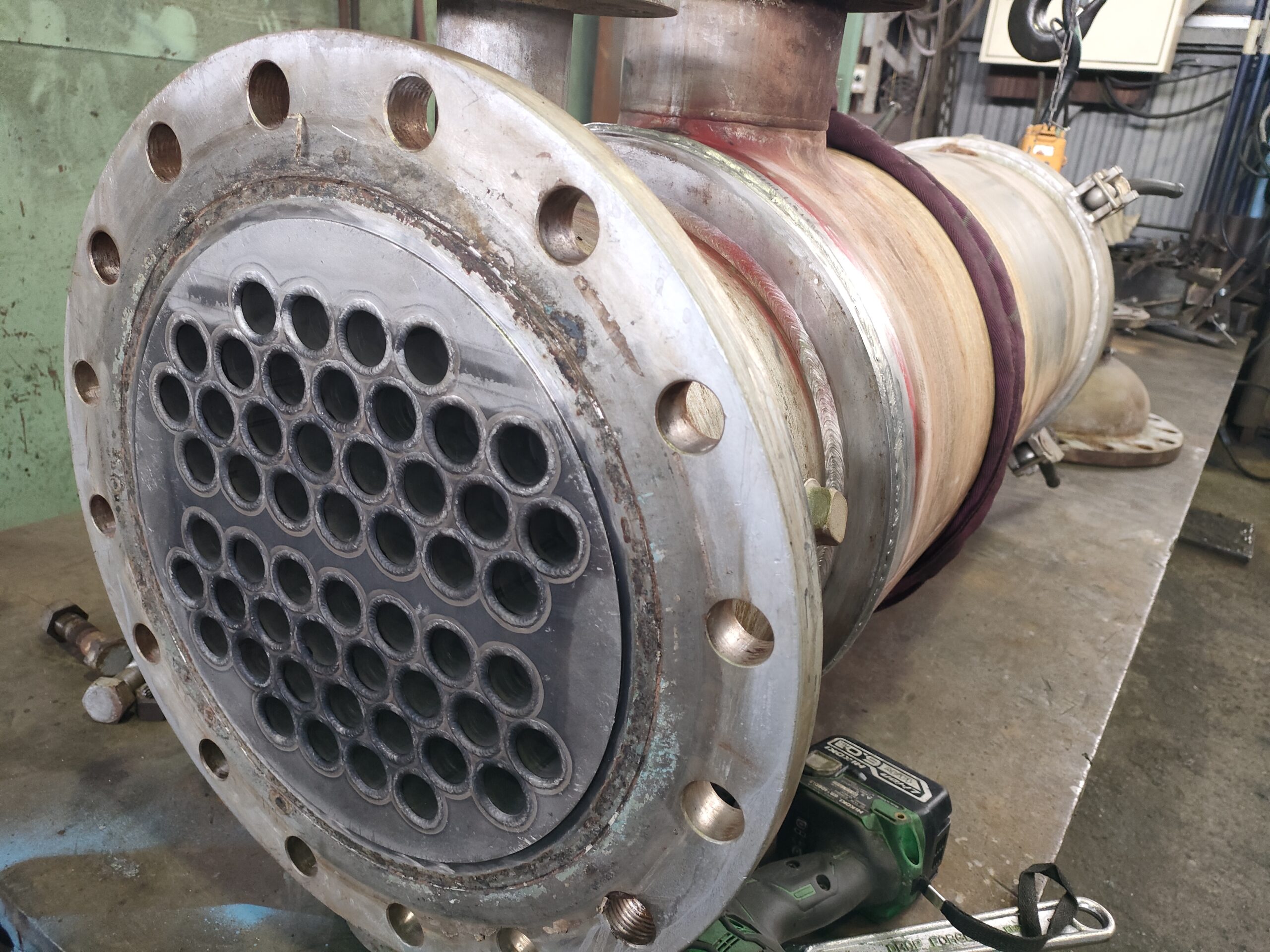 熱交換器の修理 配管内部における破損個所の溶接修理 - 浅野鐵工