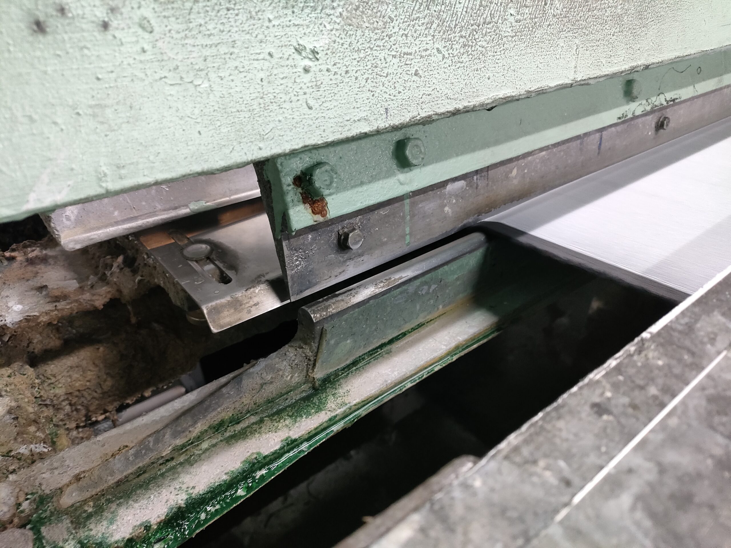 既設、ナイフ部と受け部